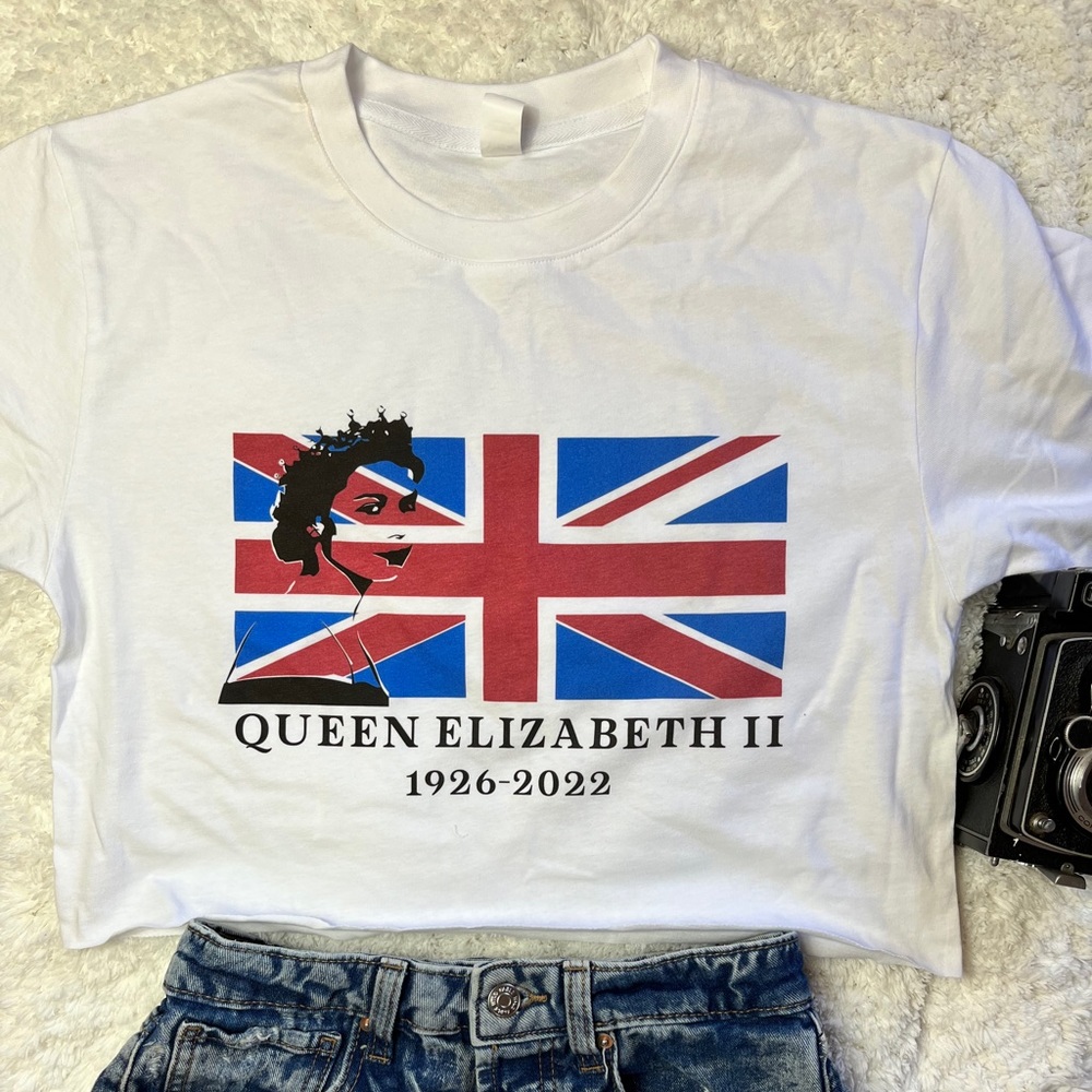 QUEEN E CROP TEE | Womens Crop Tee